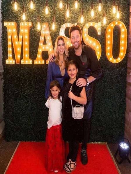 Scott Conant wishes his second and current wife, Meltem Bozkurt and their two beautiful children, Ayla Sophia Reina and Karya Eva Maria on Mother's Day 2018. How tall is Scott Conant?